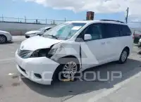 2013 Toyota SIENNA фото