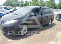 2013 Toyota SIENNA photo