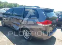 2013 Toyota SIENNA фото