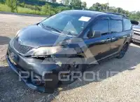 2013 Toyota SIENNA photo