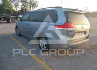 2013 Toyota SIENNA фото