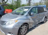 2013 Toyota SIENNA фото