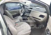 2013 Toyota SIENNA фото