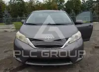 2013 Toyota SIENNA photo