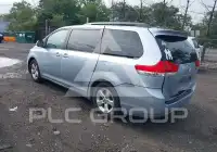 2013 Toyota SIENNA фото