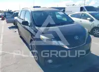 2013 Toyota SIENNA фото