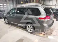 2013 Toyota SIENNA фото