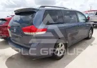 2013 Toyota SIENNA photo
