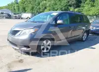 2013 Toyota SIENNA фото