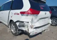 2013 Toyota SIENNA photo