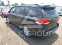 2013 Toyota SIENNA photo