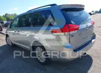 2013 Toyota SIENNA фото
