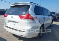 2013 Toyota SIENNA photo
