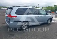 2013 Toyota SIENNA фото