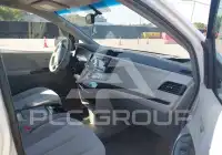 2013 Toyota SIENNA photo