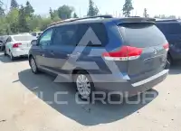 2013 Toyota SIENNA фото