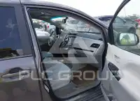 2013 Toyota SIENNA фото