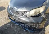 2013 Toyota SIENNA photo