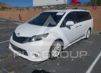 2013 Toyota SIENNA photo