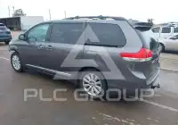 2013 Toyota SIENNA photo