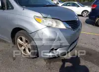 2013 Toyota SIENNA фото
