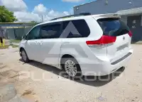 2013 Toyota SIENNA фото
