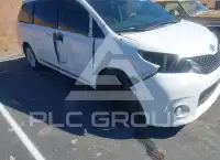 2013 Toyota SIENNA photo