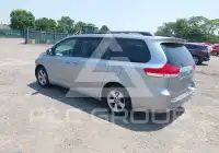 2013 Toyota SIENNA фото