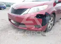 2013 Toyota SIENNA фото