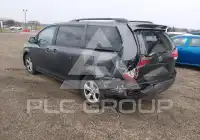 2013 Toyota SIENNA photo