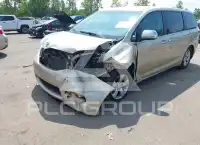 2013 Toyota SIENNA фото