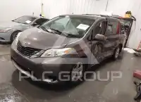 2013 Toyota SIENNA фото