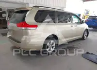 2013 Toyota SIENNA photo