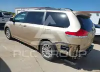 2013 Toyota SIENNA фото