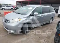 2013 Toyota SIENNA фото