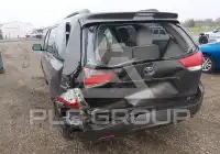 2013 Toyota SIENNA photo