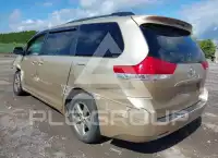 2013 Toyota SIENNA photo