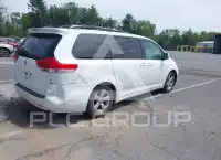 2013 Toyota SIENNA фото