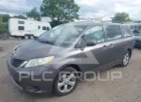 2013 Toyota SIENNA фото