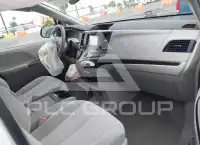 2013 Toyota SIENNA фото