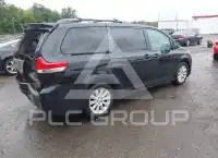 2013 Toyota SIENNA фото