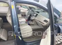 2013 Toyota SIENNA фото