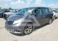 2013 Toyota SIENNA фото