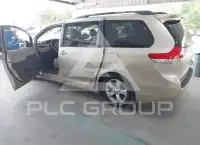 2013 Toyota SIENNA photo