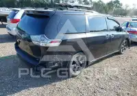 2013 Toyota SIENNA photo
