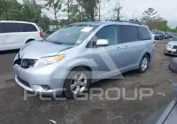 2013 Toyota SIENNA фото