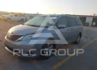 2013 Toyota SIENNA фото