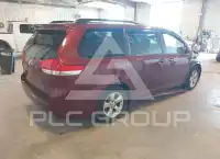 2013 Toyota SIENNA photo