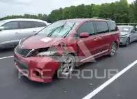 2013 Toyota SIENNA photo