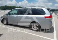 2013 Toyota SIENNA фото